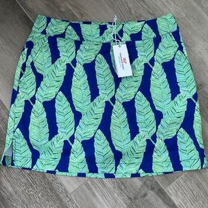 Vineyard Vines 17” palm sport skort